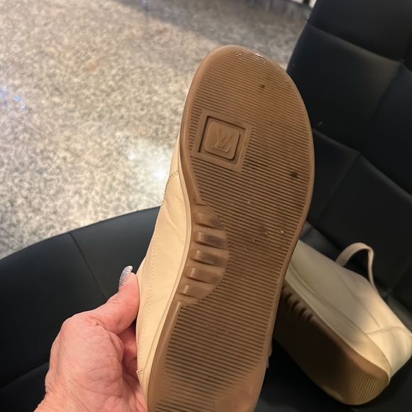 LOUIS VUITTON GENTLY WORN LADIES SNEAKERS…VINTAGE LV…LEATHER 100% AUTHENTIC - Picture 6 of 17